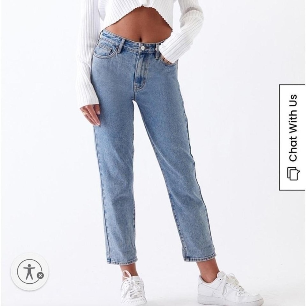 PacSun | Women's High Waisted Medium Wash Blue Straight Leg Denim Mom Jeans, 26
